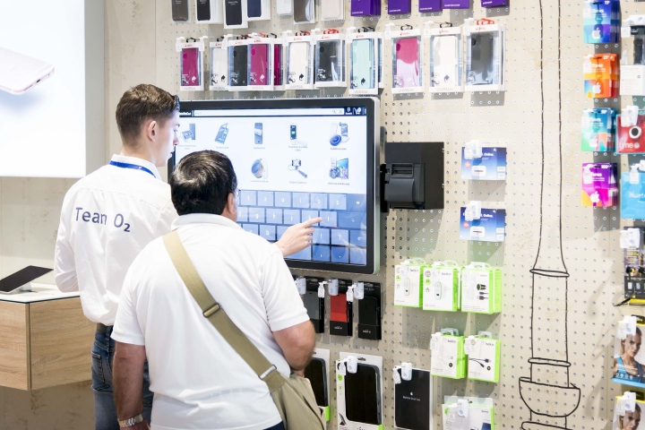 德国法兰克福 O2 Live 旗舰店——hartmannvonsiebenthal 的玻璃艺术空间-12