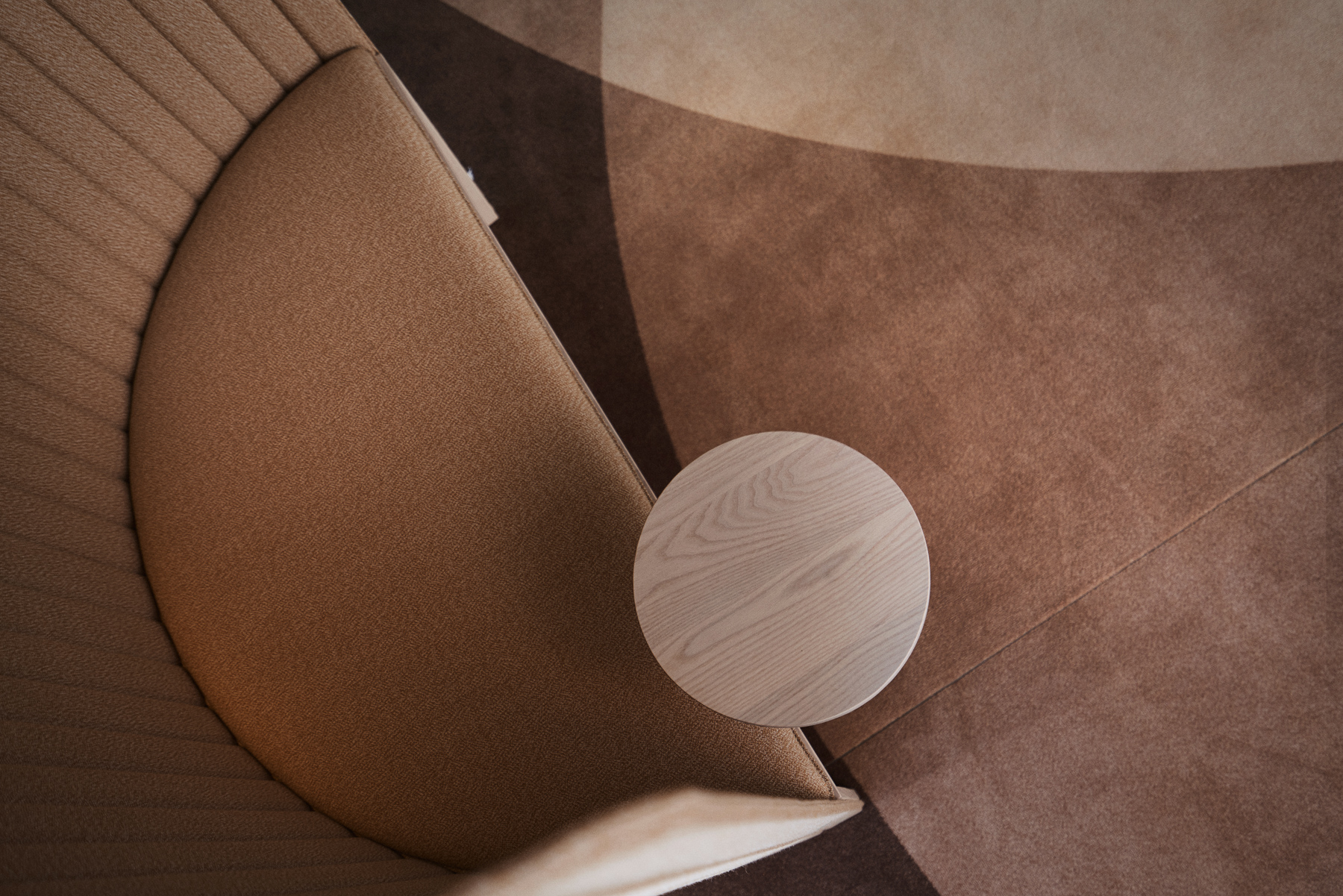 聚焦 Podseat | 高靠背多功能座椅设计-3