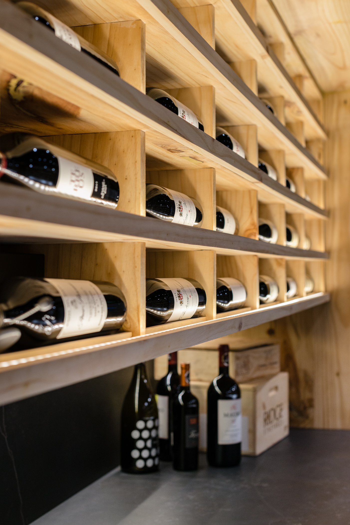 "La Mancha" 酒庄 | 木质温暖，打造随意品酒空间-16