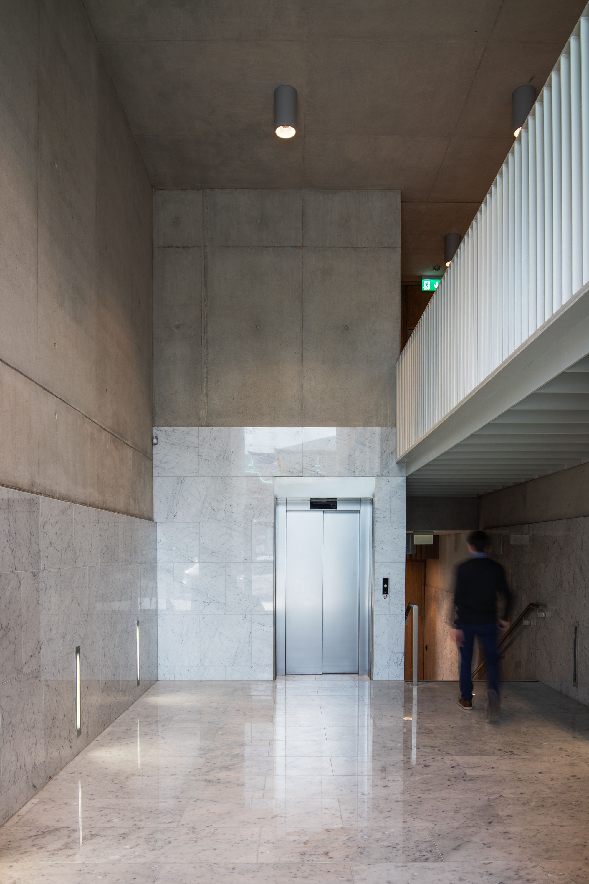 历史遗迹与绿色办公空间的完美融合-9