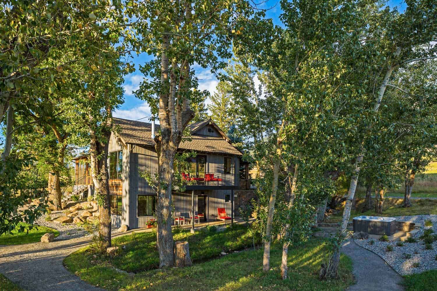 Breathtaking Montana mountain retreat in harmony with the environment-7