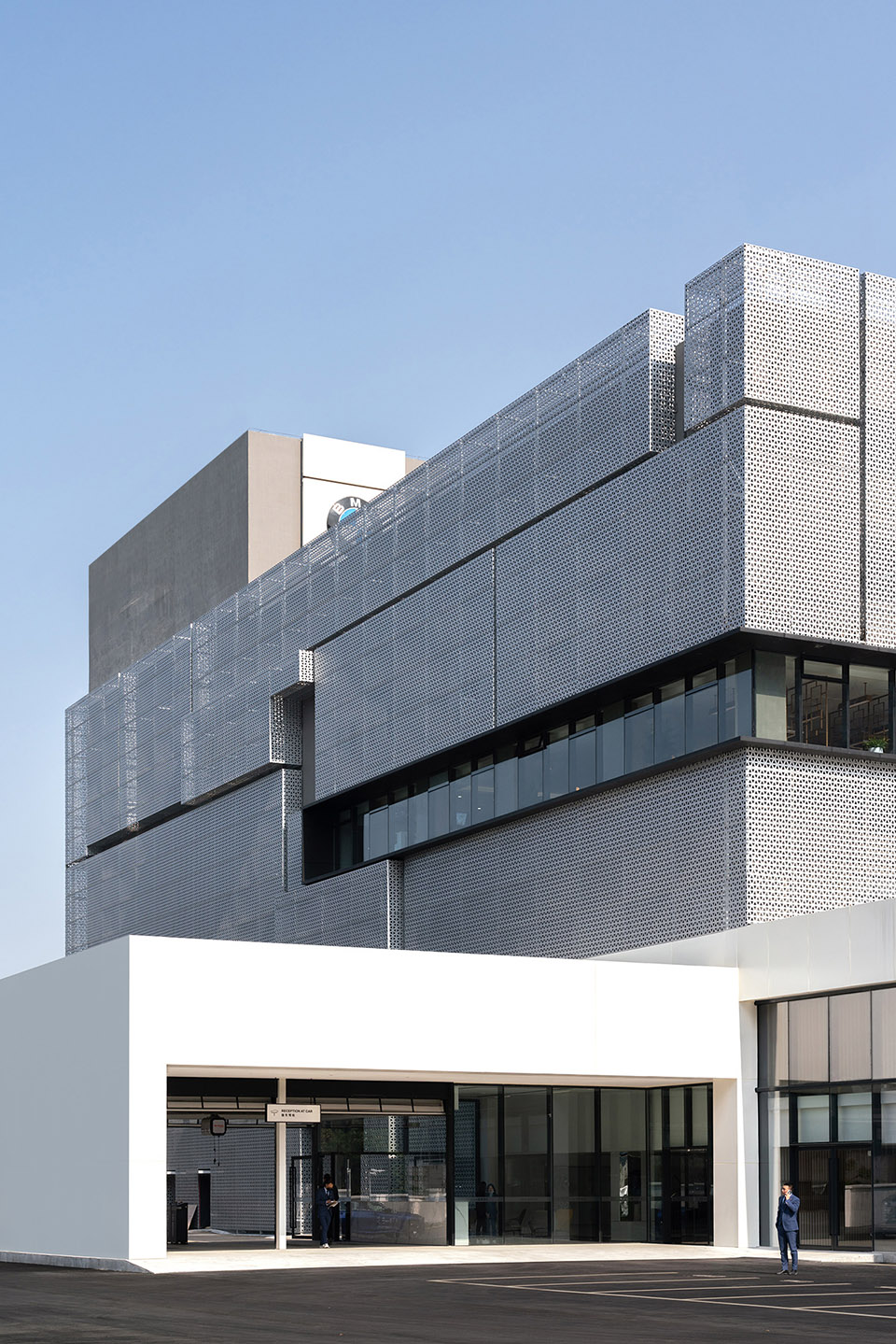 成都BMW宝马体验中心丨中国成都丨ARCHIHOPE朱海博建筑事务所-23