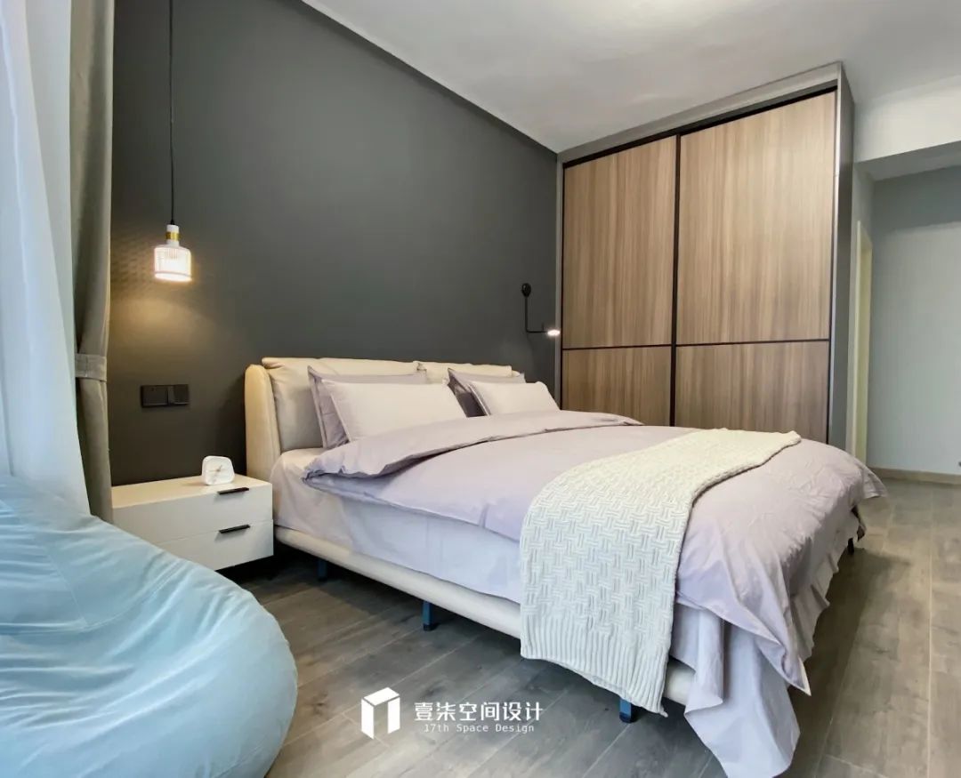 大学新生的现代生活容器-60