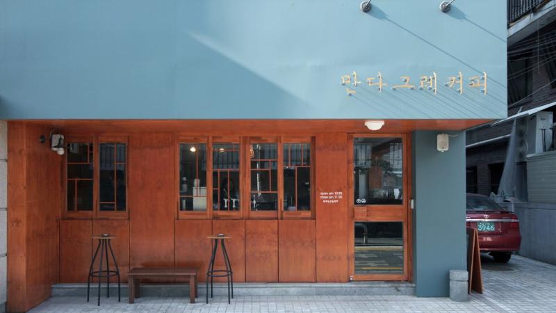 25 平迷你咖啡馆，极简空间里的设计魅力-4