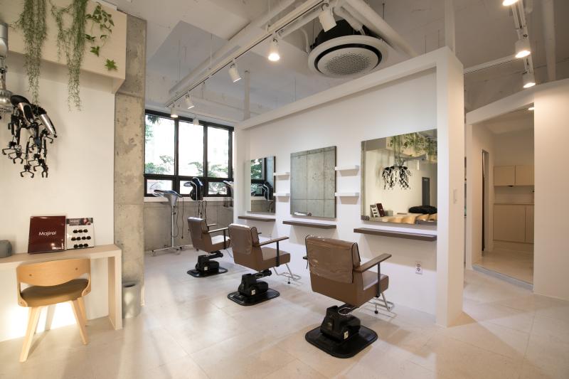 32 平米极简美容室设计，打造温馨治愈空间-8