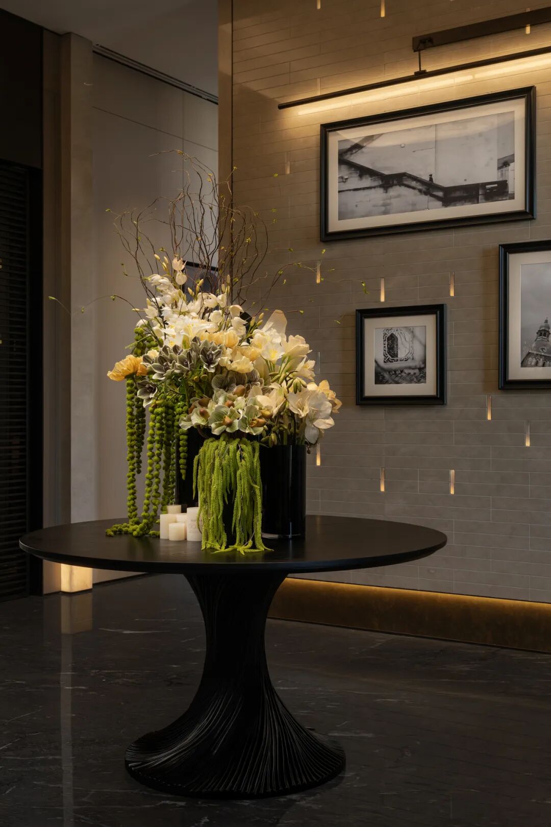 栋三尺设计|依山望江，空间中的精神秩序——现代奢居的仪式与尺度-30