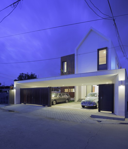 泰国半复式住宅的现代与传统和谐融合-19