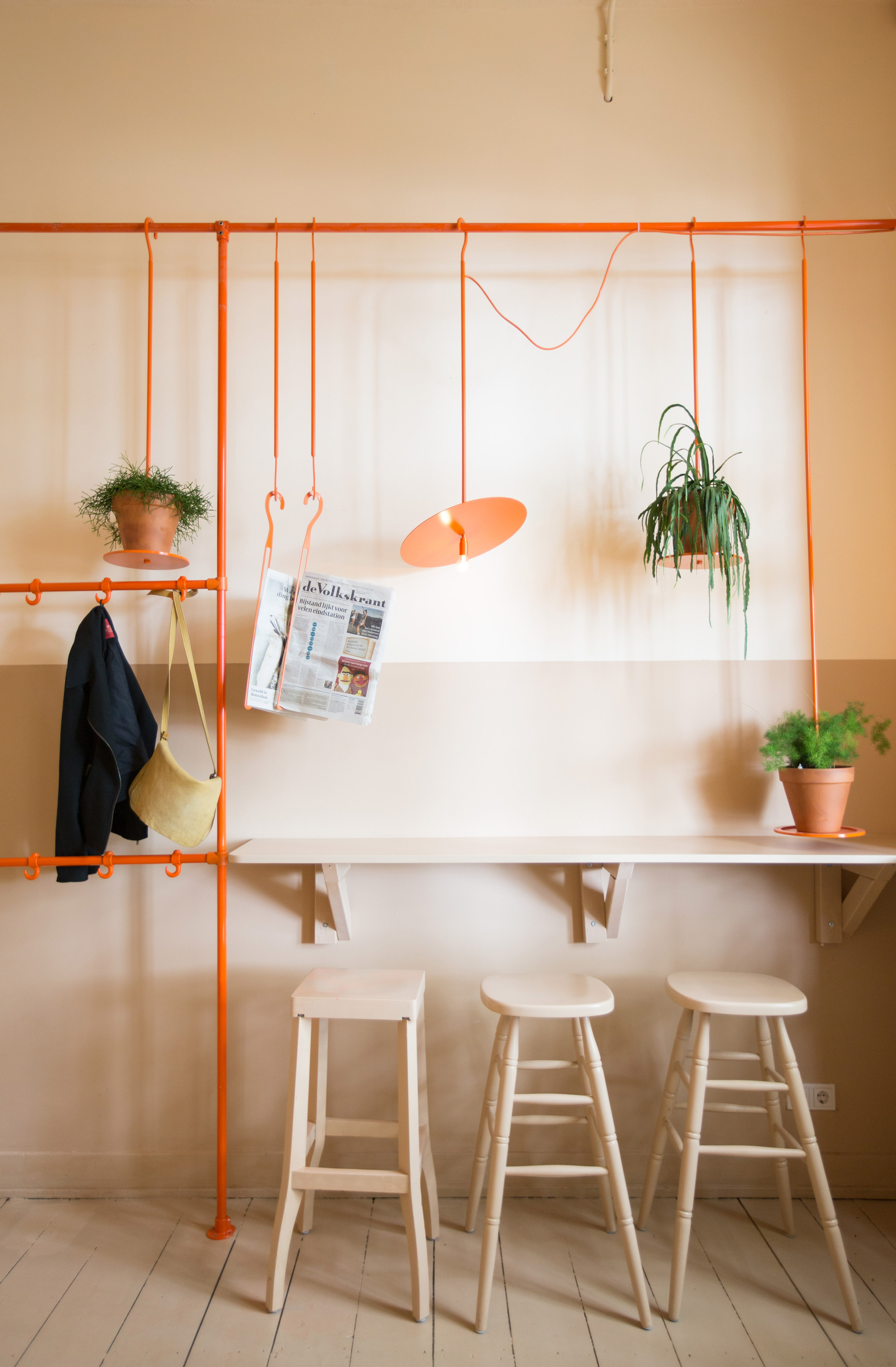 荷兰咖啡厅"悬挂"设计,金属管道打造独特空间-15