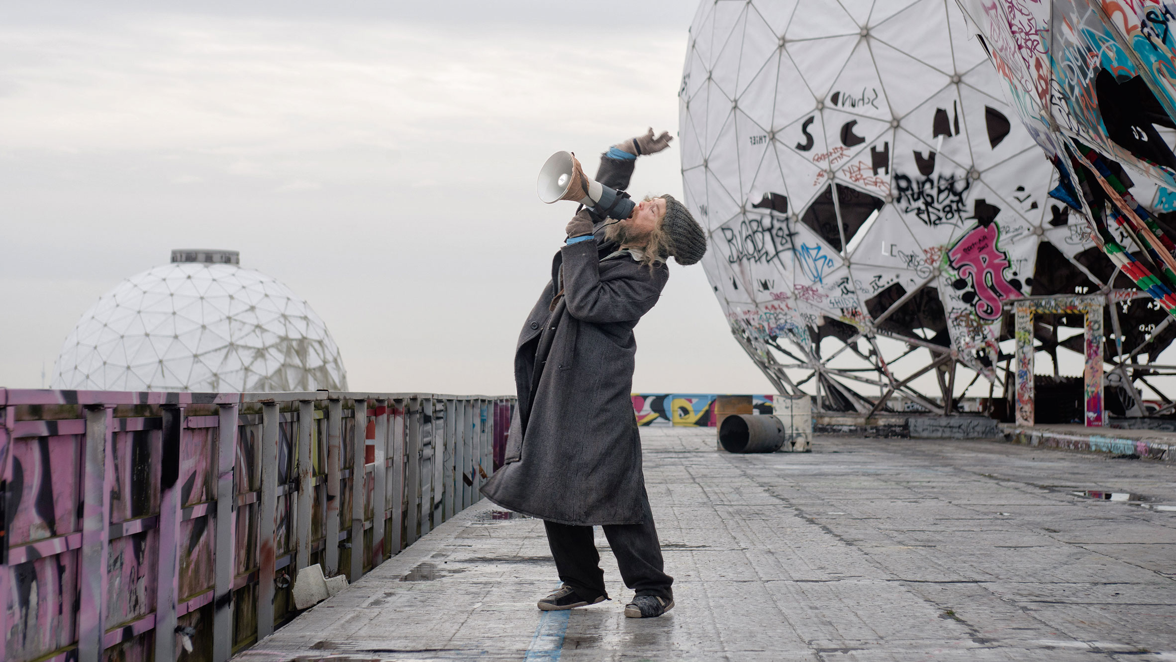 Julian Rosefeldt celebrates "anti-architecture" in new movie Manifesto-0