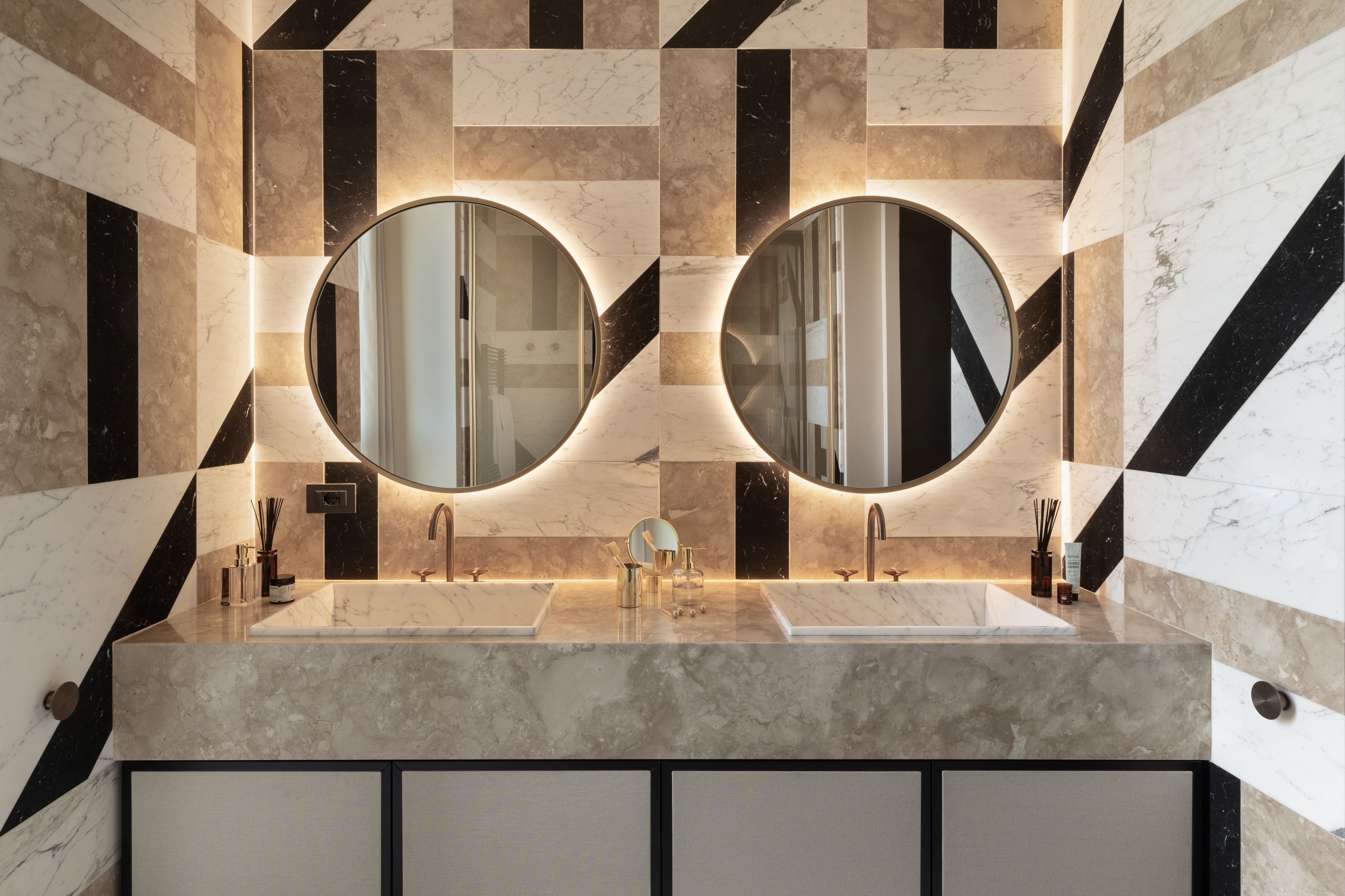 米兰地标建筑里的混搭艺术空间-16