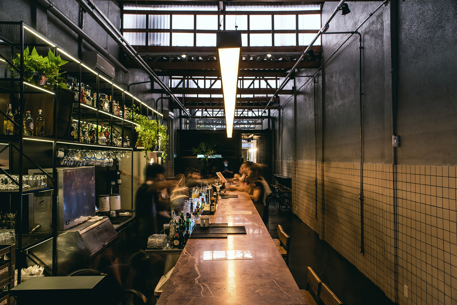 巴西 Caracol Bar 老仓库改造的现代酒吧餐厅-17