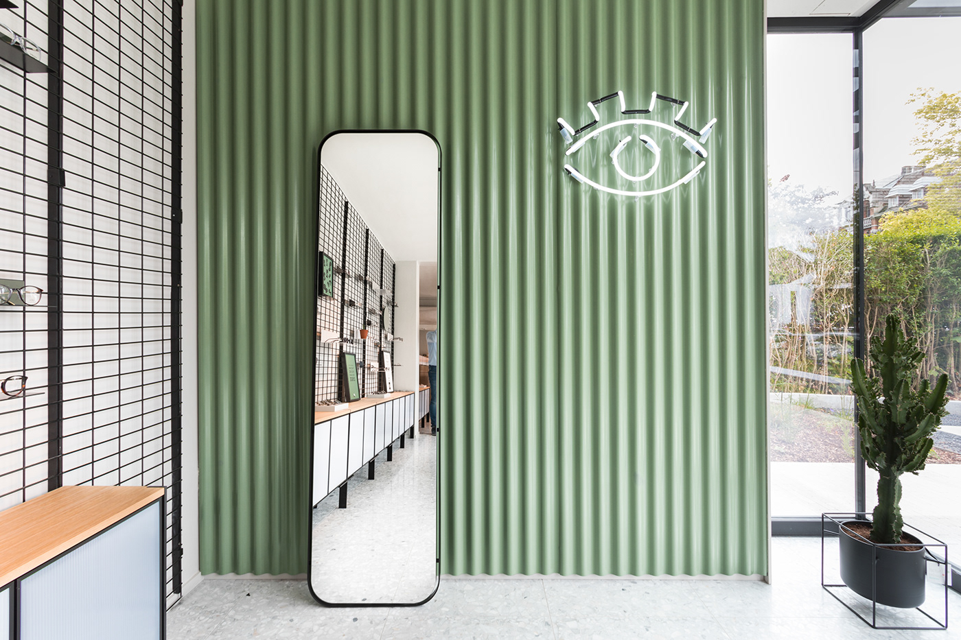 “时尚友好”的新视觉体验 · 2SEE 眼镜店设计丨比利时-0