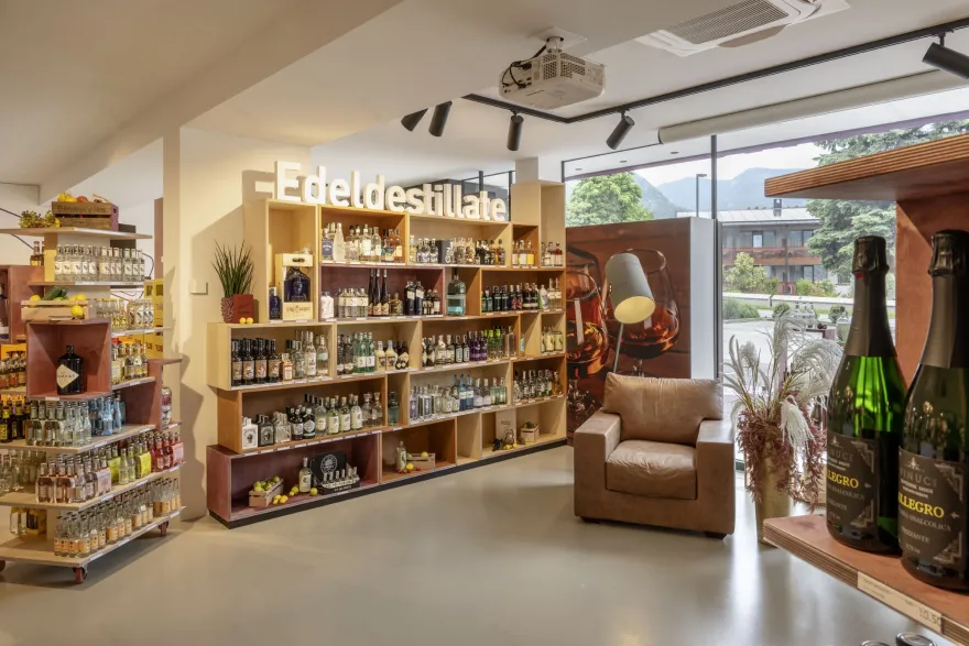 饮料市场竖琴丨monovolume architecture + design-24