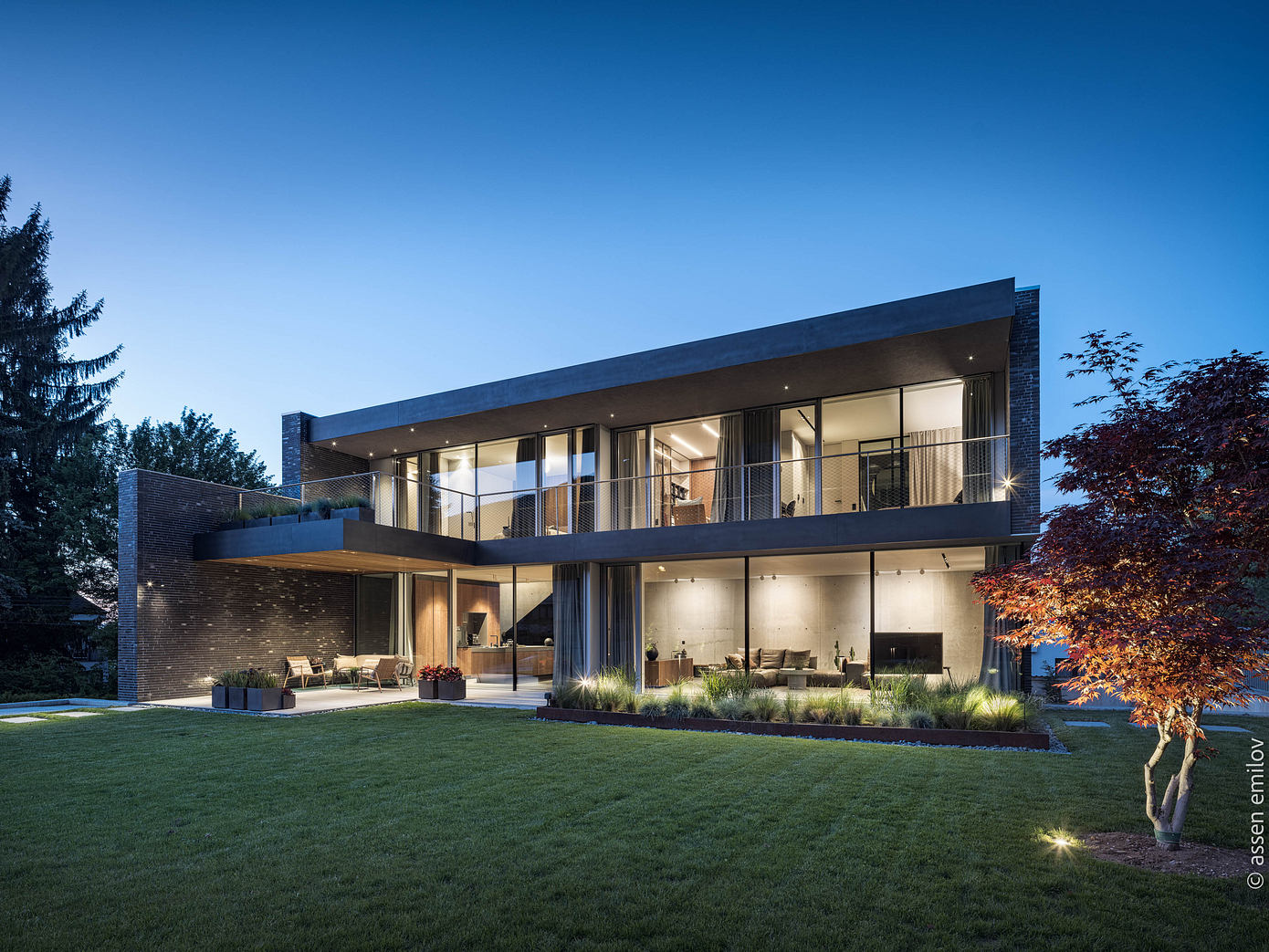 House 323: A Stepped Urban House Opening to Garden Light-5