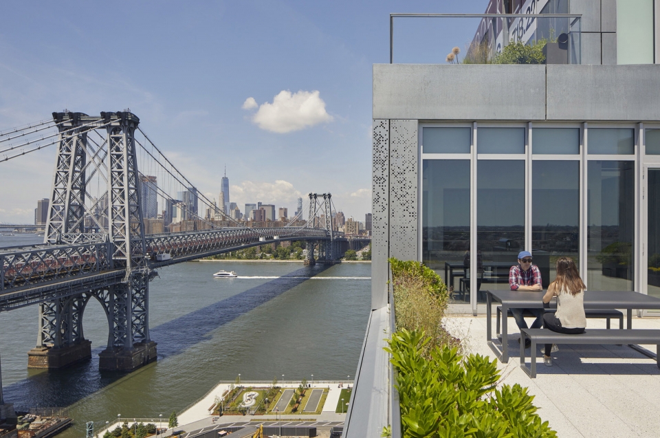 纽约布鲁克林 325 Kent 公寓，工业风设计融入社区-37