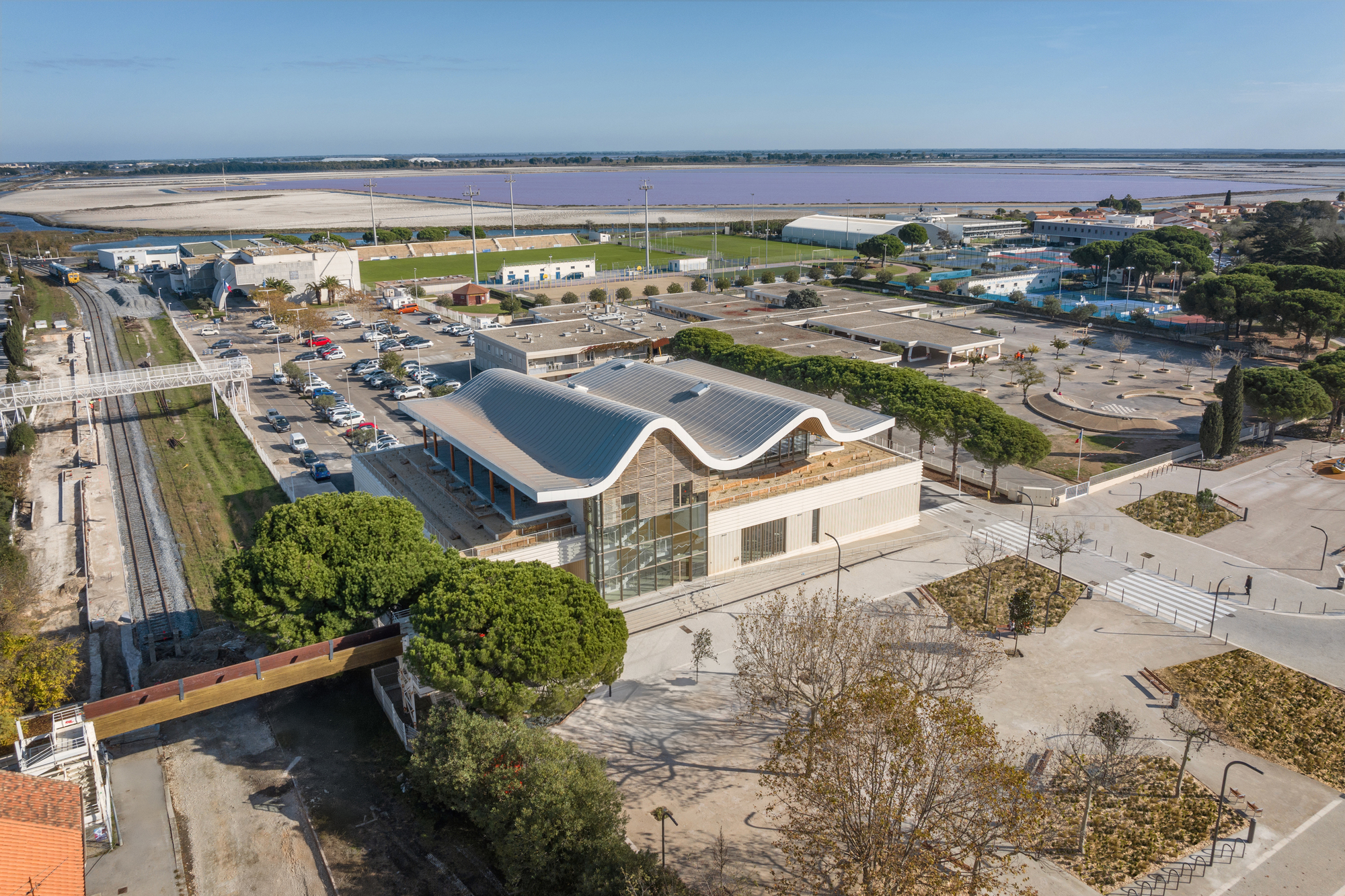 Event Hall L’Agora and Ernest Hemingway Media Library / Ateliers A+-20