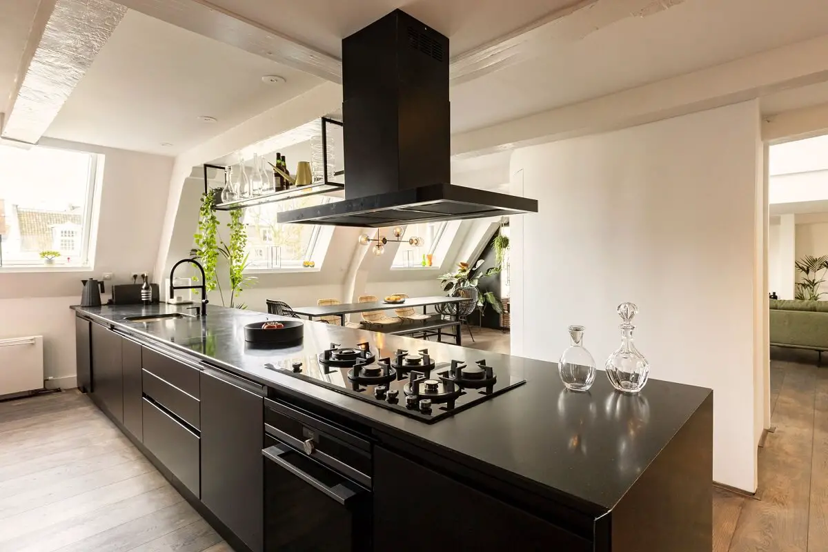 阿姆斯特丹古典运河公寓 | 古老建筑中的现代魅力-6