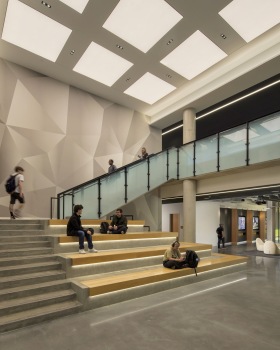 Clark University’s Center for Media Arts, Computing, and Design / Ayers Saint Gross