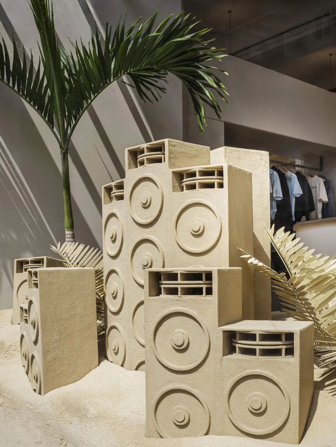 Amiri 海滩俱乐部沉浸式装置展丨英国伦敦丨品牌创始人兼创意总监 Mike Amiri-11