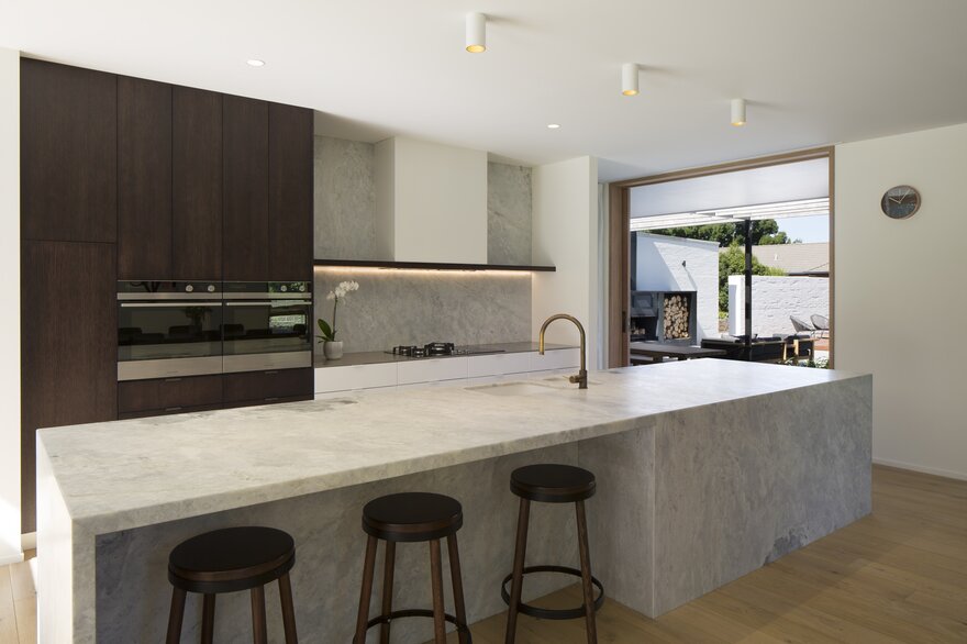 Ryan House by Arthouse Architects is a Contemporary Take on the Gable Form-17