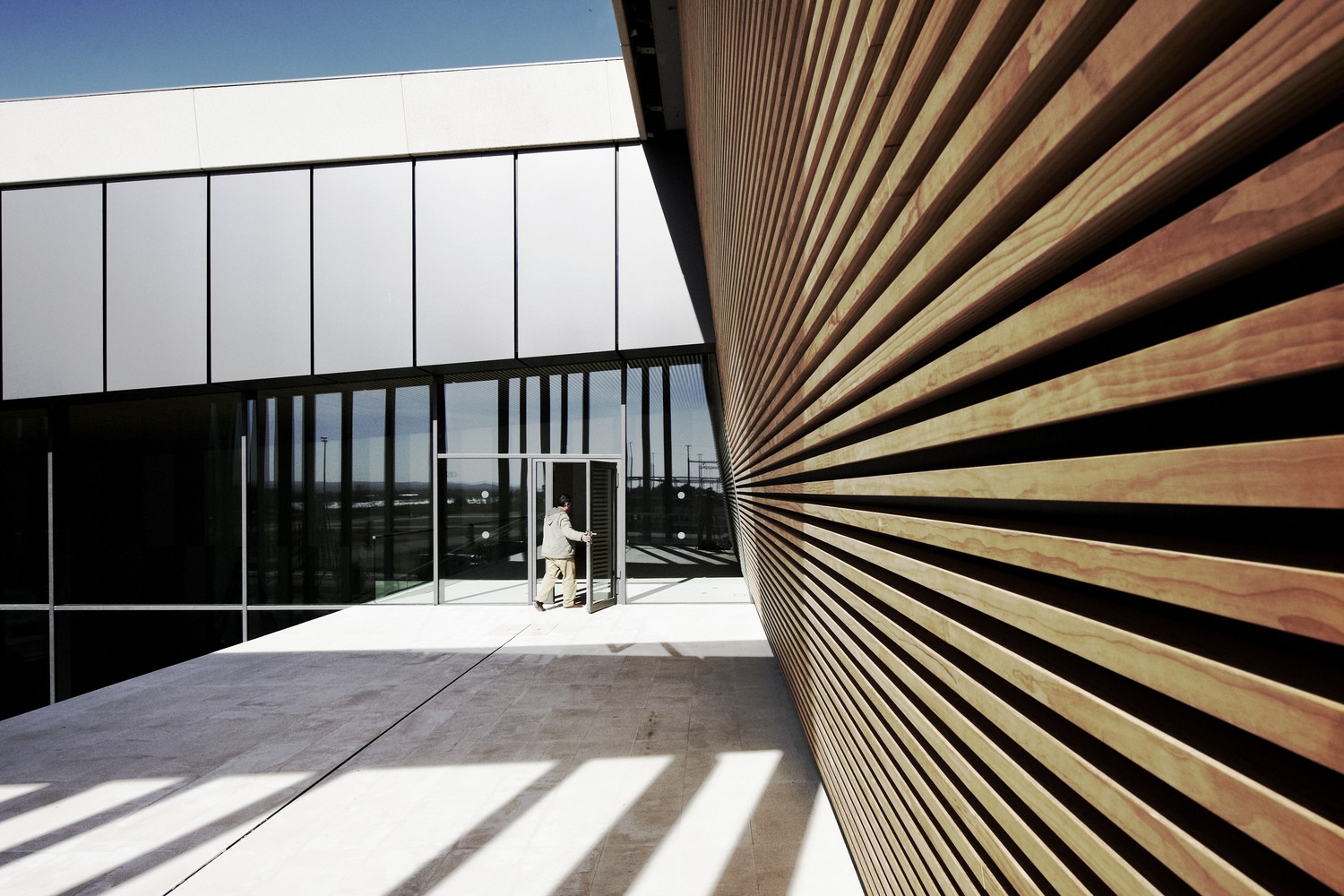 Headquarters Caja de Badajoz Studio Lamela Architects-20
