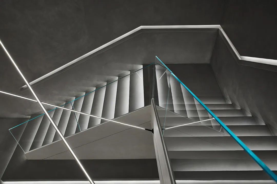 极简高级的白,连结体验世界的桥-58