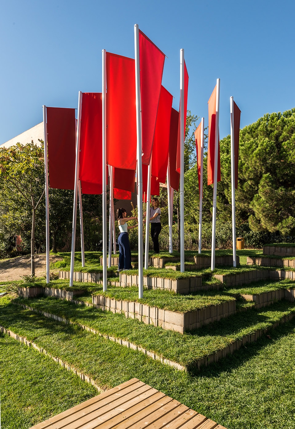 马德里戏剧学院“El Olimpo”公共空间 · 校园荒地的创意改造-16