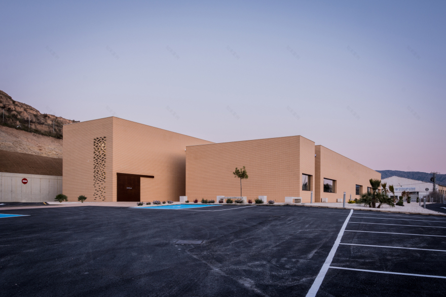 Monóvar Funeral Home | 融入自然的哀悼空间-22