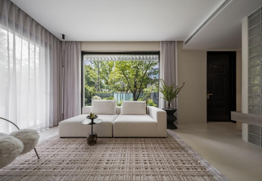 350㎡别墅简约白与原木经典搭配丨中国上海-35