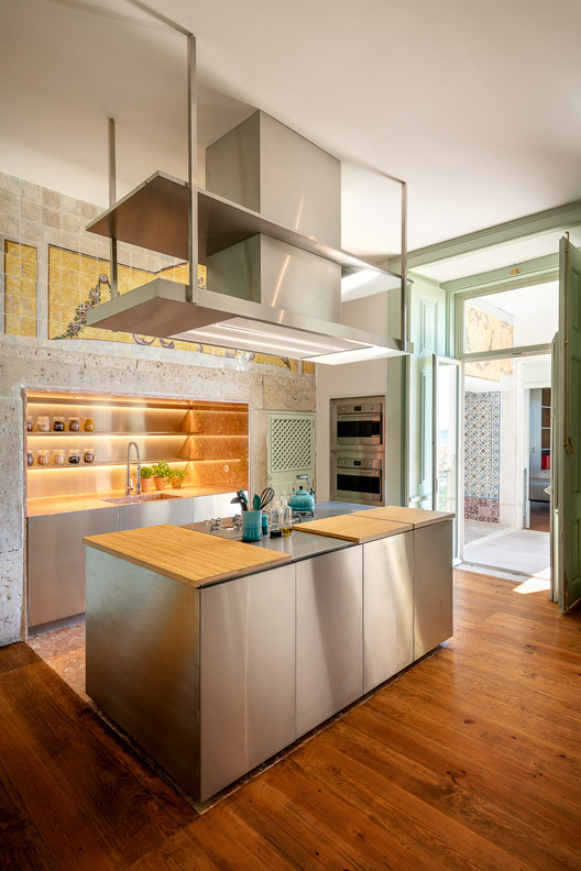 里斯本 18 世纪建筑遗产公寓的现代改造-9