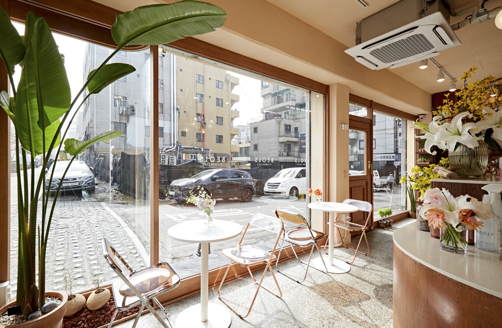 温煦氛围的 10 坪白砖咖啡馆设计案例-7