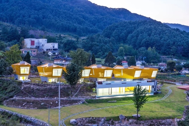 亮眼≠活泼 韩国6个奇异体块Moai度假屋  Studio KOSSINO-16