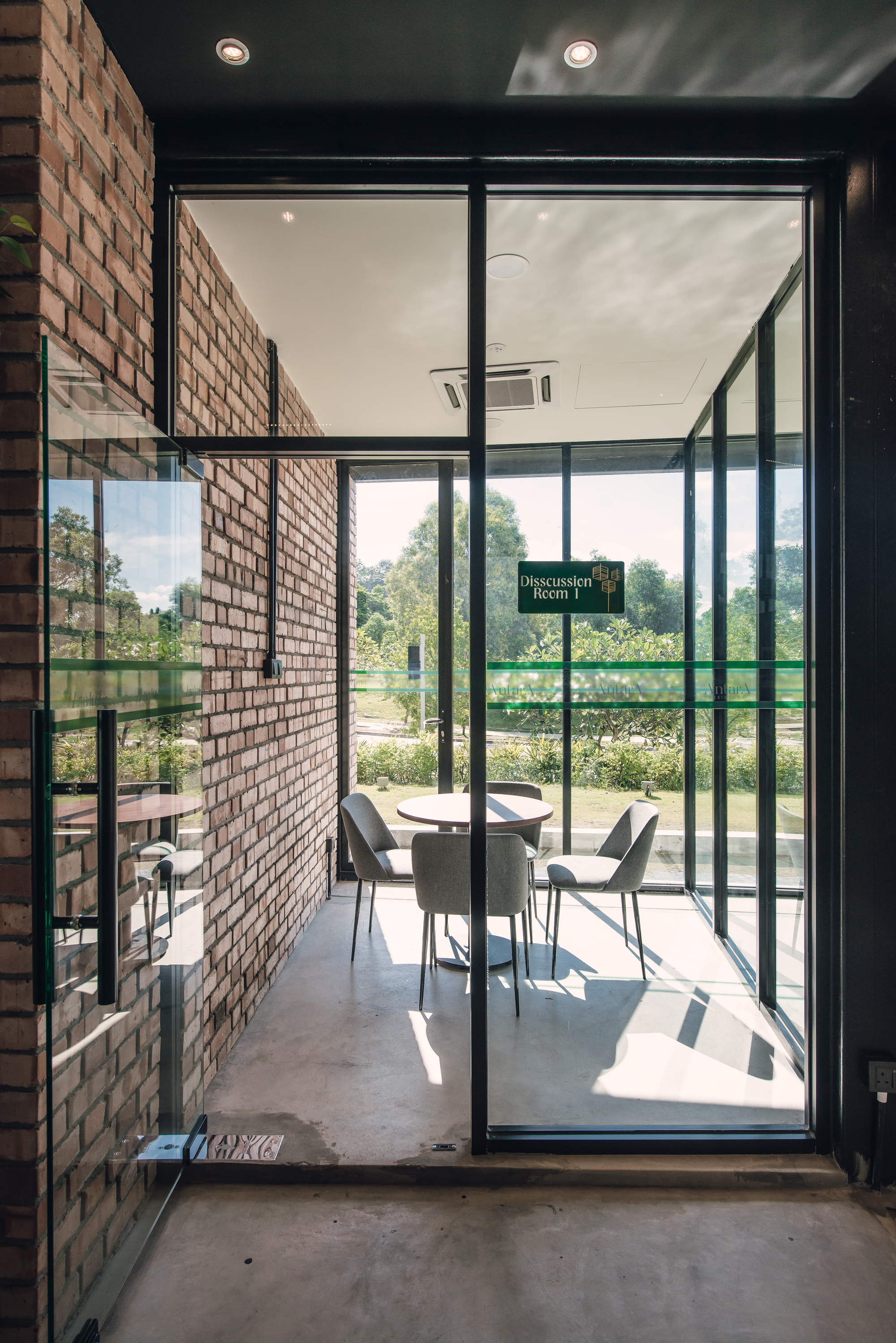 环形画廊设计,营造公共艺术空间-13