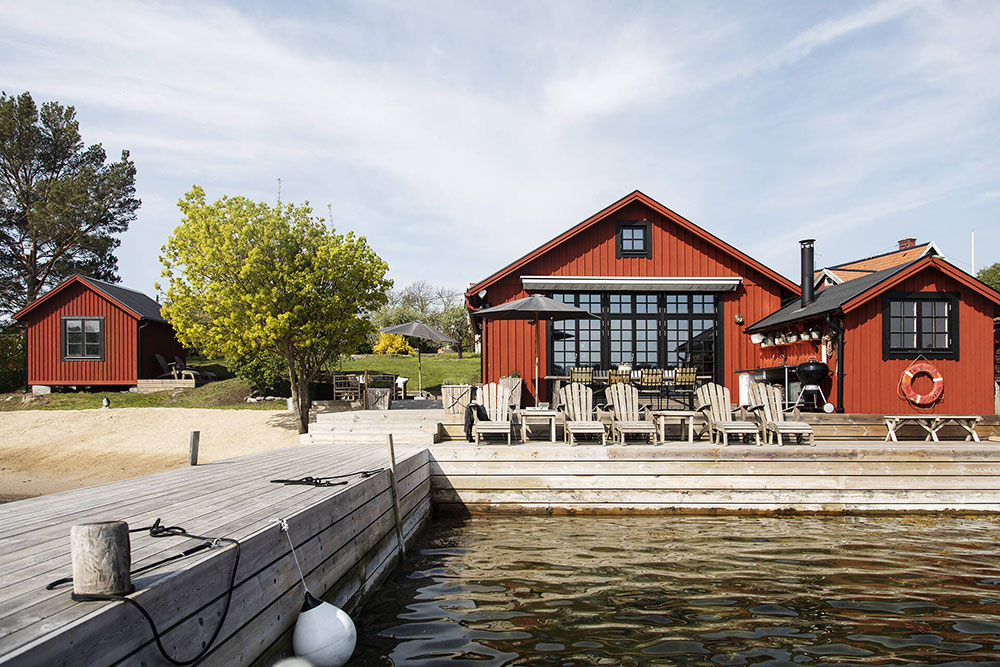 瑞典海岸小岛的工业风红色美墅-29