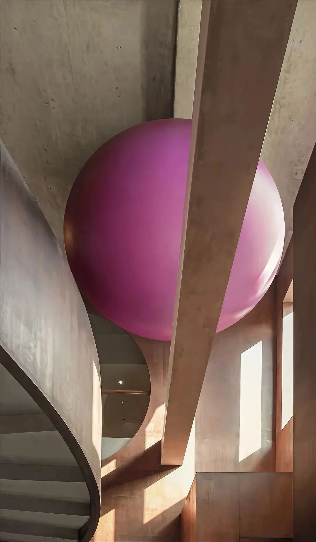 新作 · 赵睿 × 山石里予｜松弛的午后丨中国广州丨V2 纬图,OOD-170