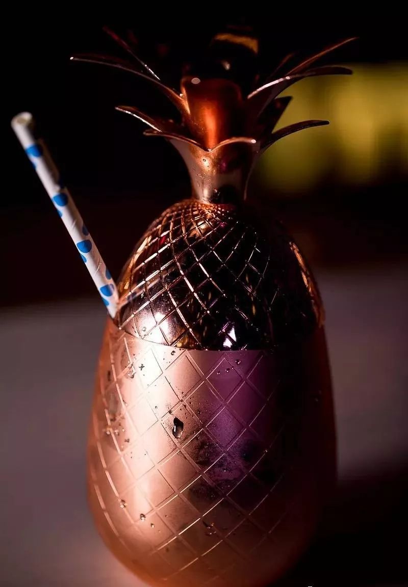 奈雪“黑化”开酒吧了？这设计女生来了就不想走！-45