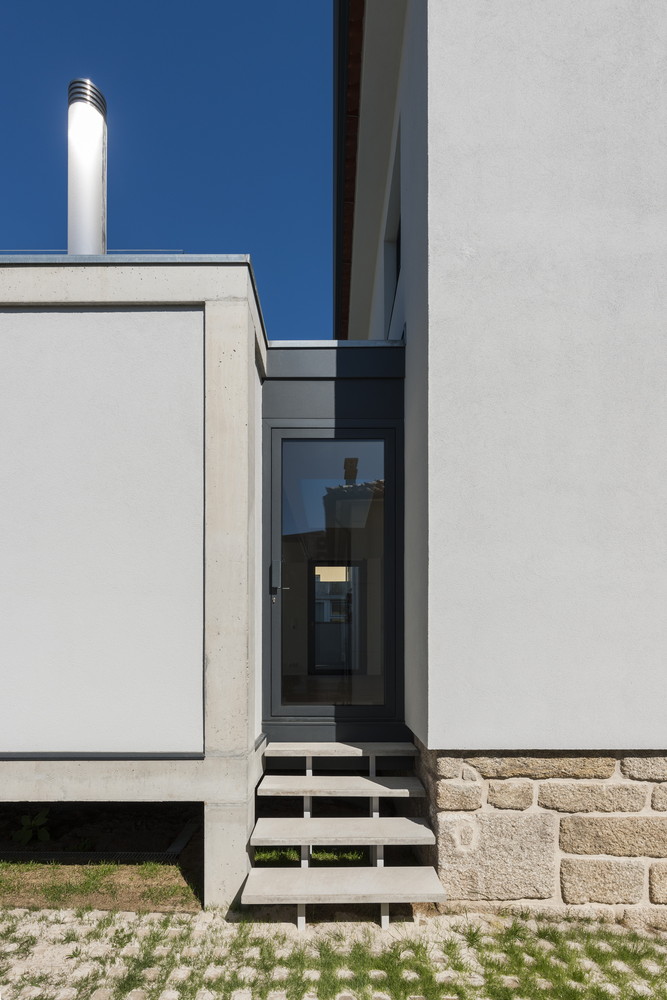 波尔图半独立式住宅翻新-46