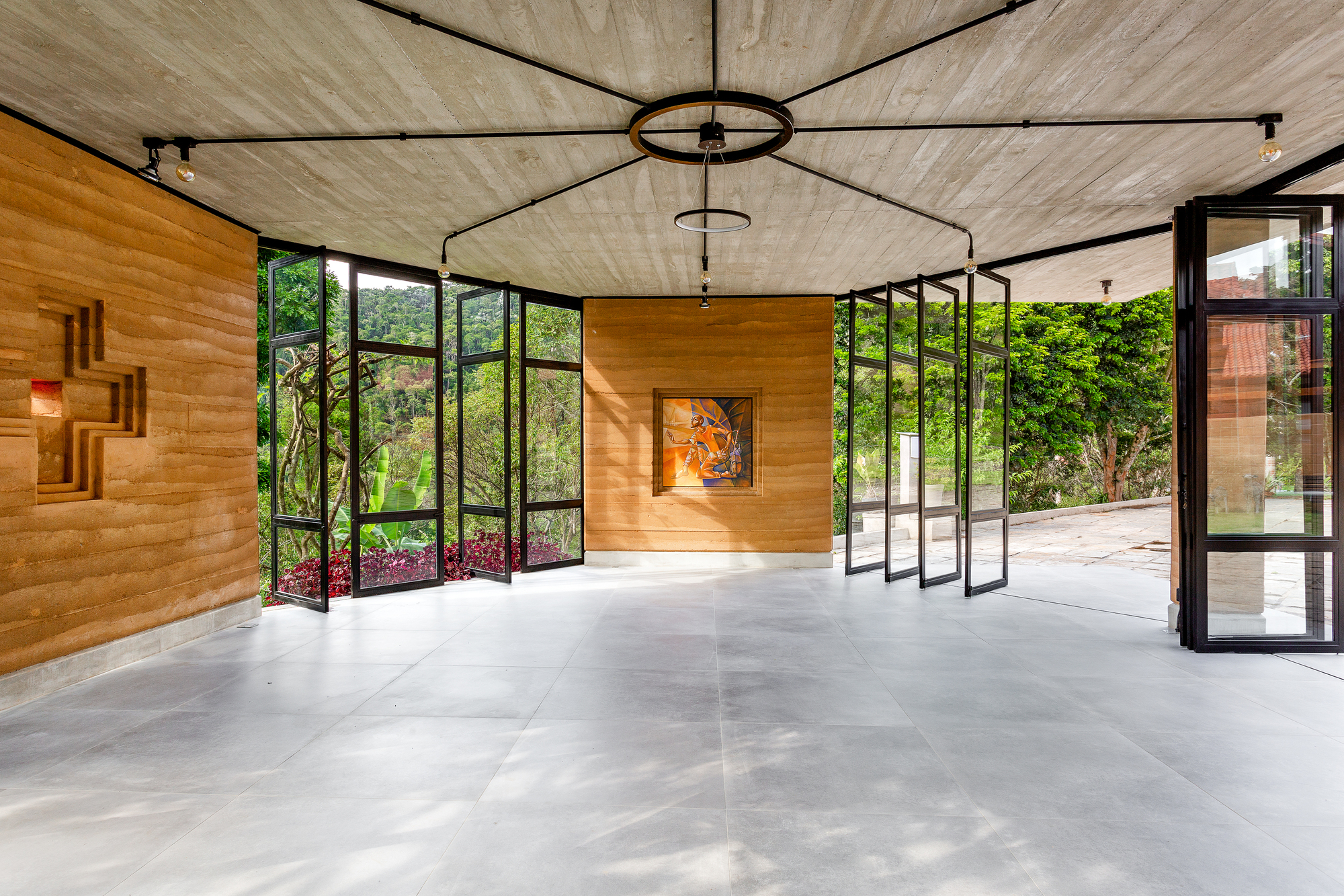 Jesuit Chapel / Solo Eduardo-24