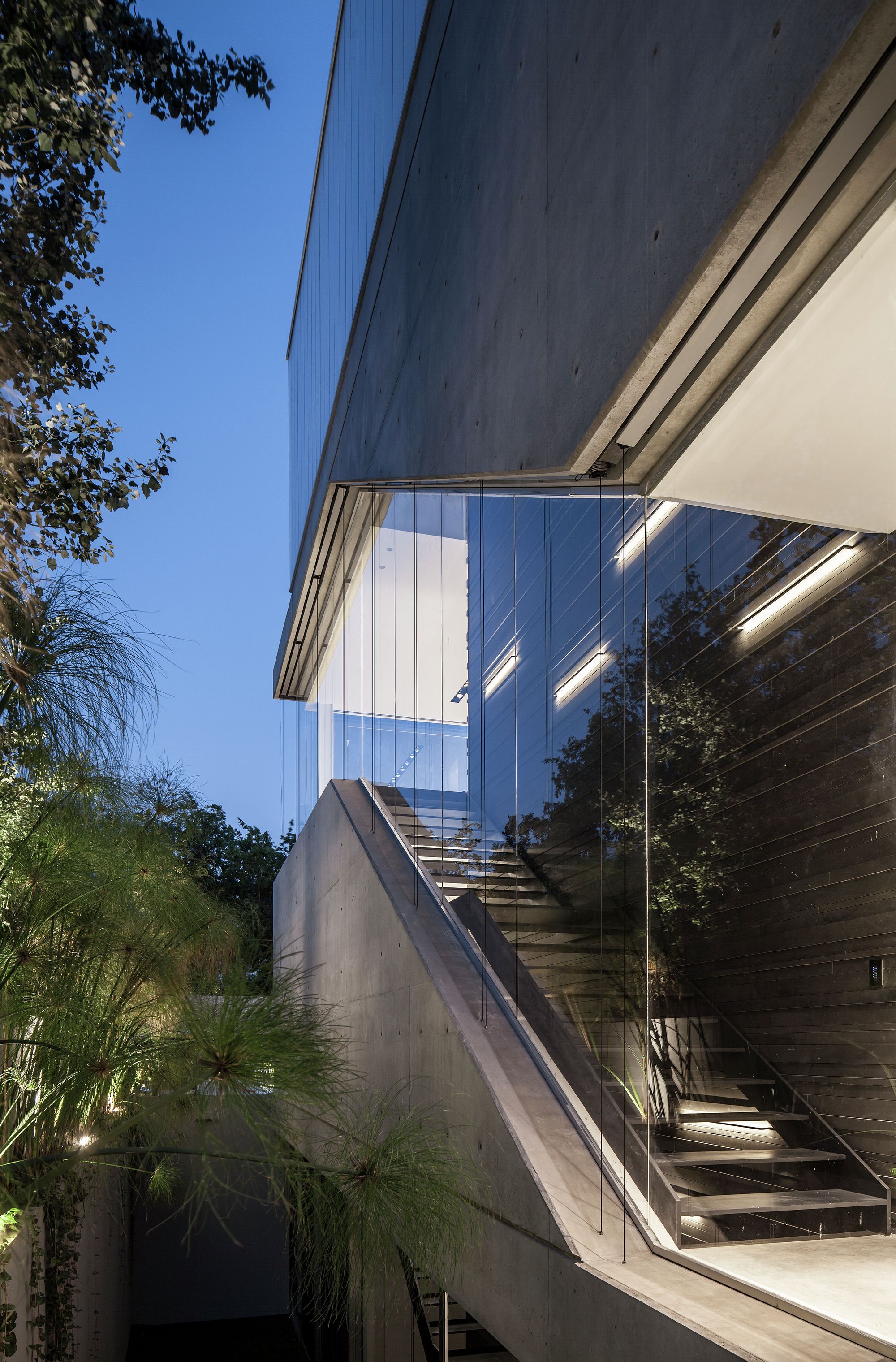 割裂与连接 | 混凝土与玻璃的共生之作-100