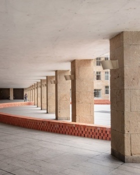 西班牙洛格罗尼奥市政厅广场装置丨Lanza Atelier