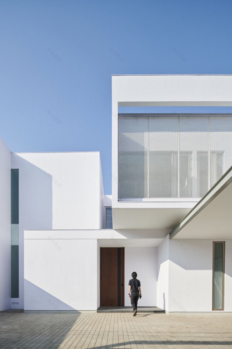 印尼白色简约住宅设计-28