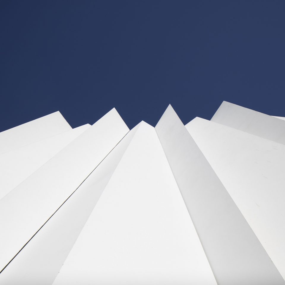 西班牙旧工厂翻新,韵律几何新风貌-39