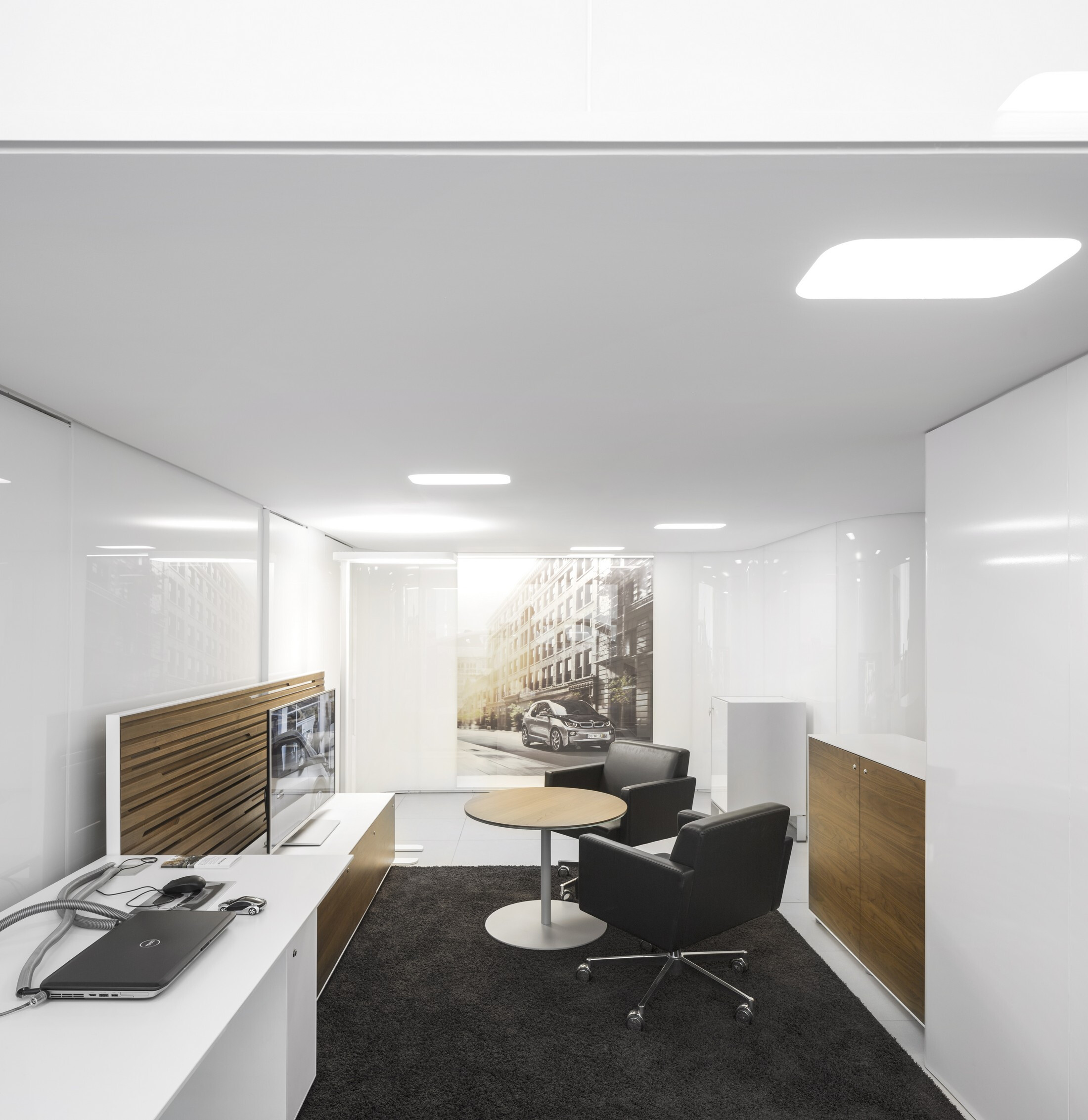 BMW i City Sales Outlet · 神秘动感白膜展示空间-24