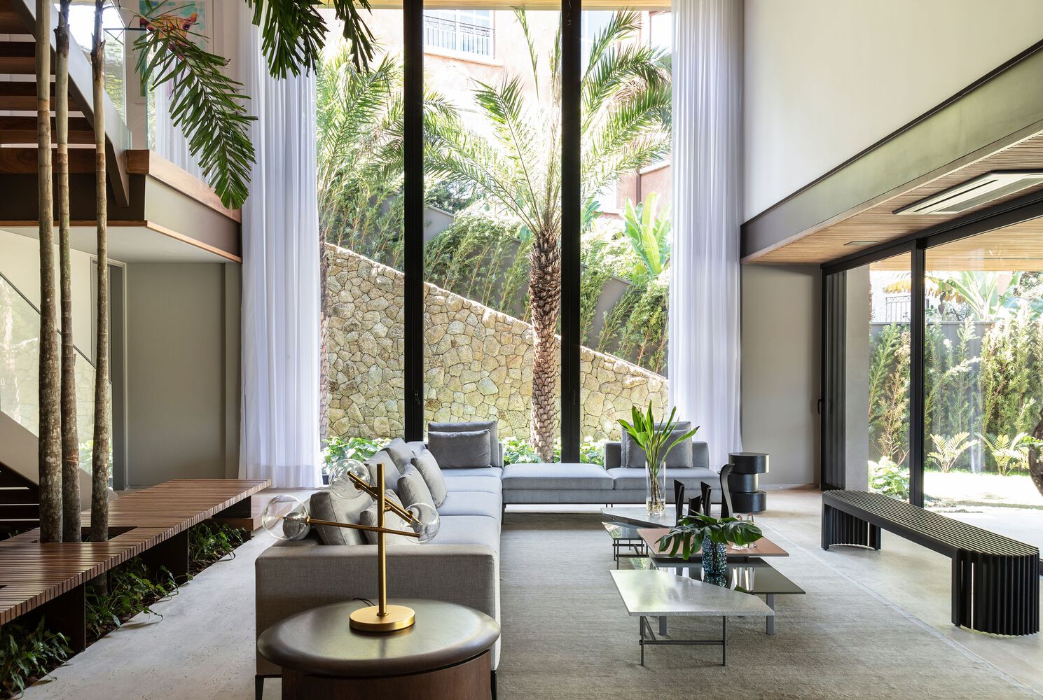 RZ Residence · 巧妙利用地形的现代简约住宅设计-10