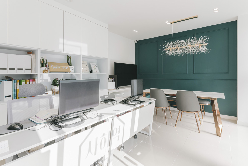 首尔地铁商圈 8 坪公认证中介公司咖啡馆氛围设计-6