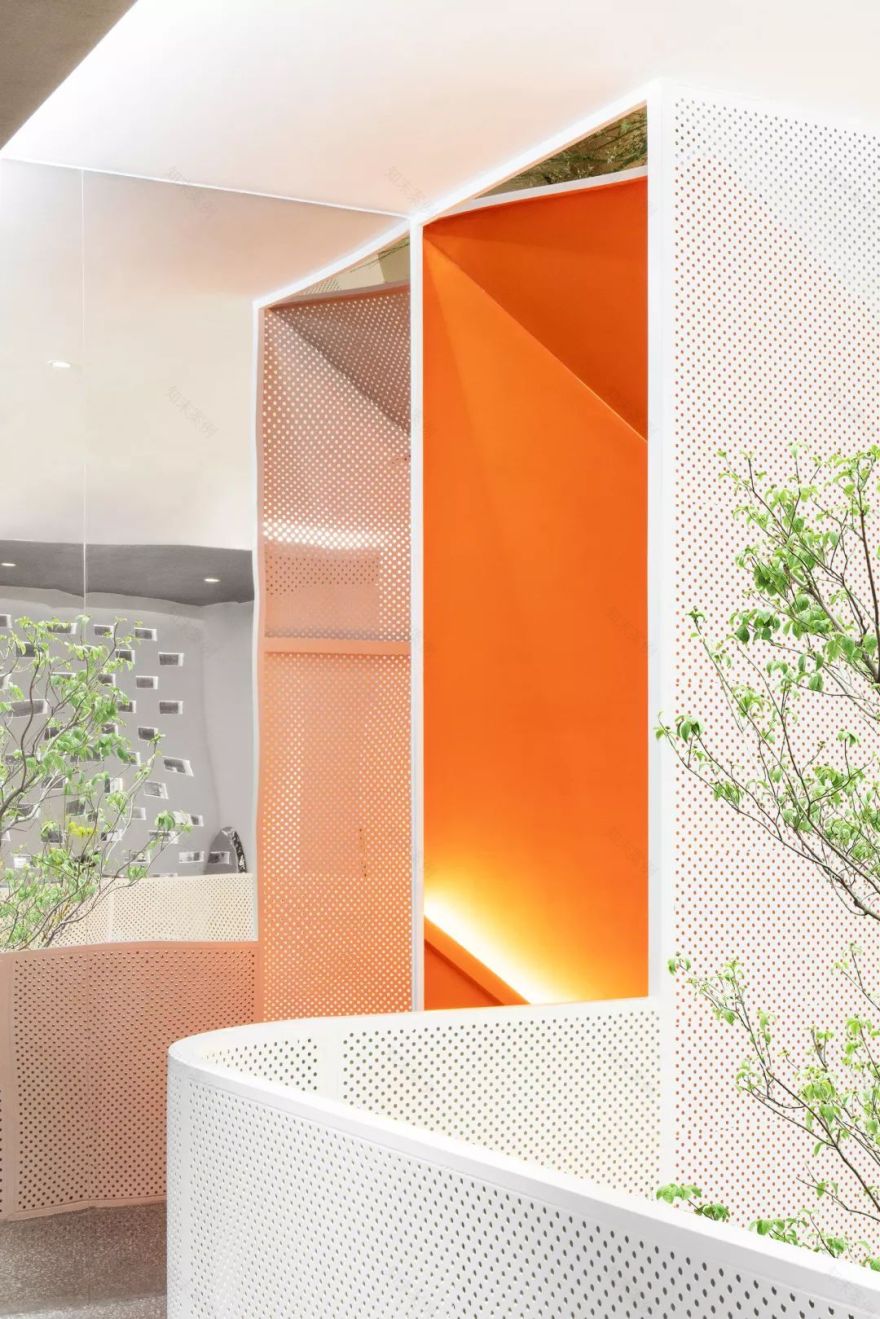 "无聊の瓶子"冷压果汁店 | 科技鲜榨,保留食物全营养-39