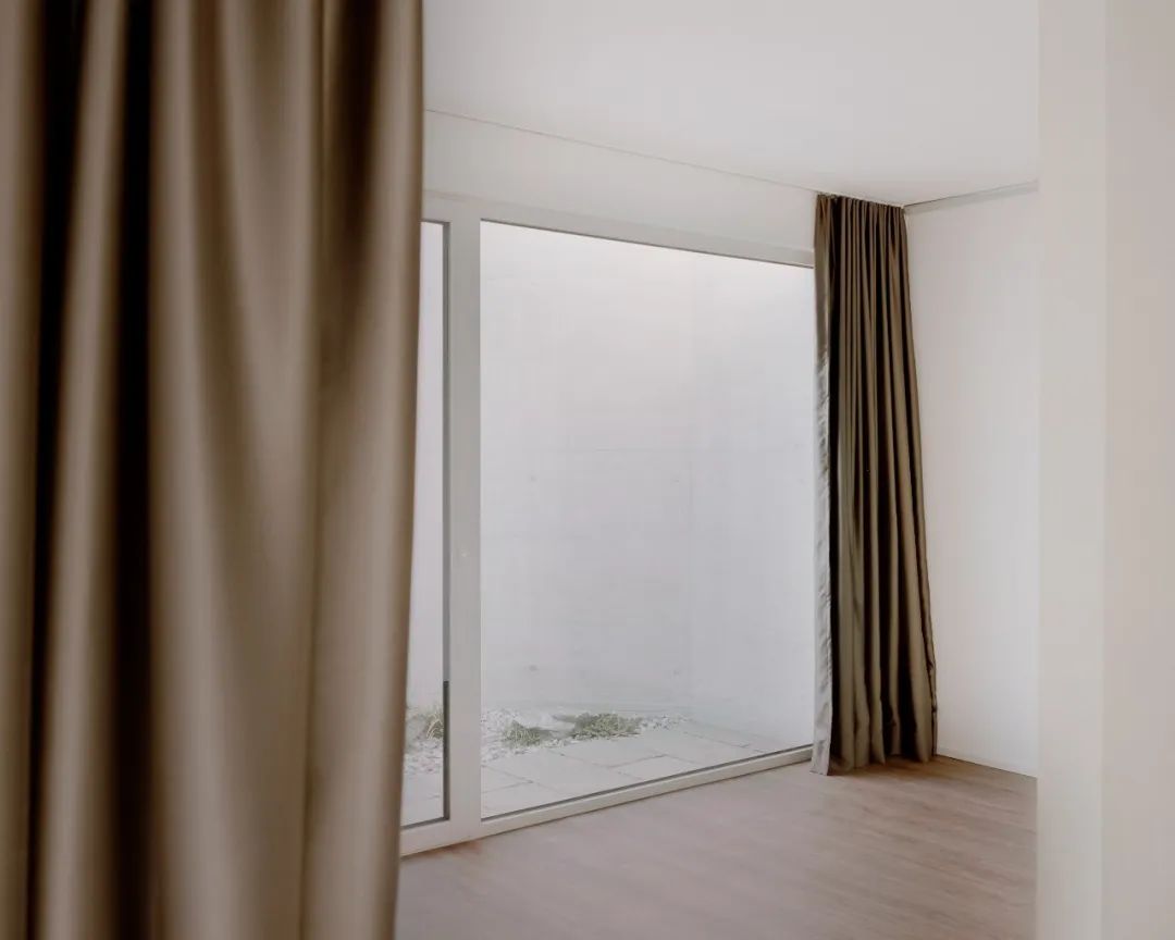 隐逸山谷中的艺术宅邸丨He 建筑工作室-15