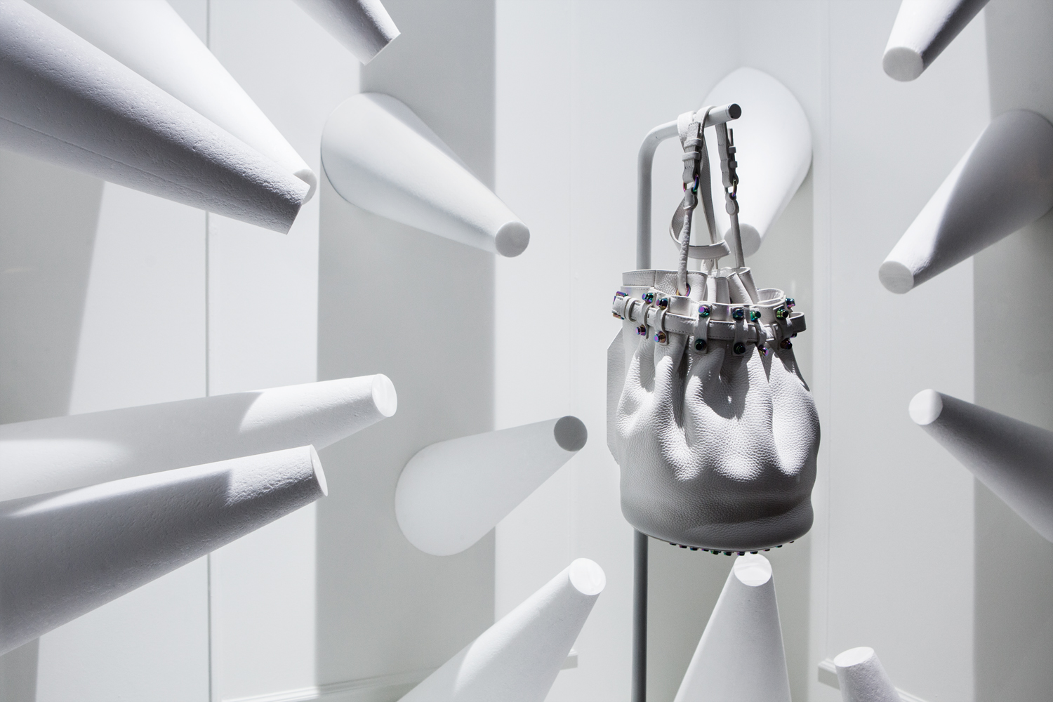 巴黎 Galeries Lafayette 白色梦幻橱窗设计-14