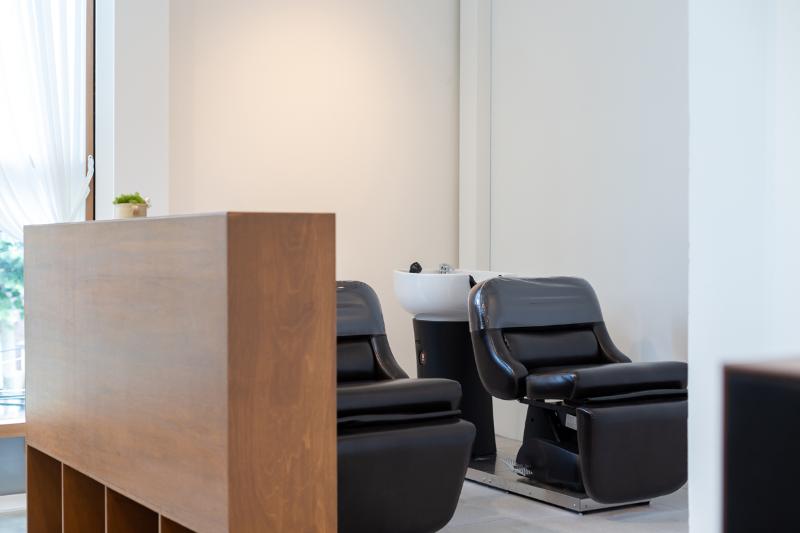 极简黑白风，打造精致理发店空间-7