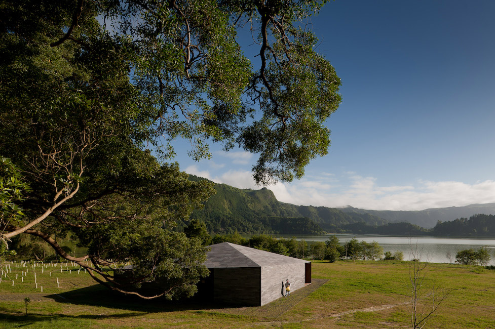 湖畔双砾，葡萄牙 / Aires Mateus-46